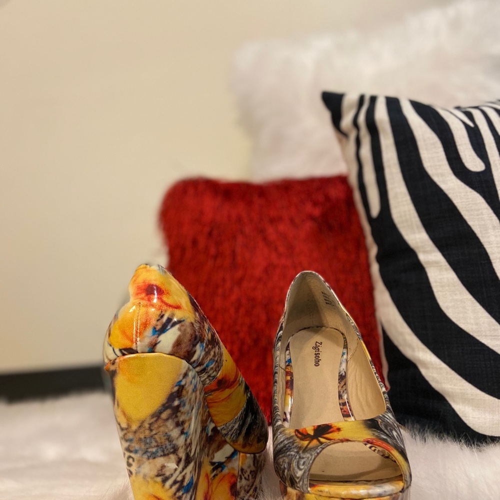 Shoe - Picture 2 of 5